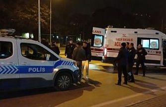 Yolun karşısına geçmeye çalışan yayaya otomobil çarptı