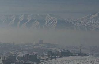 Yüksekova sis altında kaldı