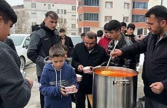 Yüksekova’da cuma namazı sonrası cemaate keledoş ikram edildi