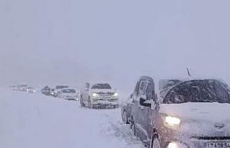 Yüksekova’da kar esareti: Tipi yolları kapattı, onlarca araç mahsur kaldı