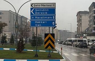 Yüksekova’da yoğun yağışlar uçak seferlerini durdurdu