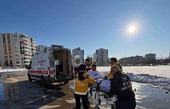 20 yaşındaki hasta, yollar kapalı olunca helikopter ambulansla hastaneye ulaştırıldı