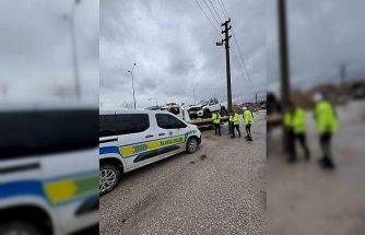 5 metrelik refüjden aşağı uçan araçta 3 kişi yaralandı