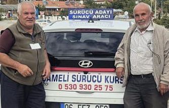 70 yaşında hem araba hem motosiklet ehliyeti aldı