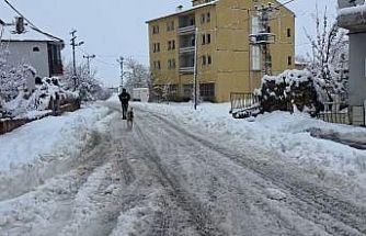 Adana’nın o ilçesinde kar hayatı durdurdu: Yollar kapandı, okullar tatil edildi