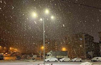 Adıyaman’da kar yağışı etkisini artırdı