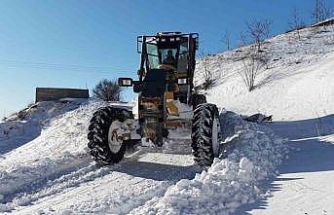 Adıyaman’da karla mücadele çalışmaları devam ediyor