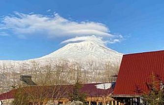 Ağrı Dağı’nın zirvesinde oluşan mercek bulutu hayran bıraktı