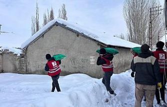 Ağrı’da Kızılay’dan ihtiyaç sahiplerine kömür yardımı