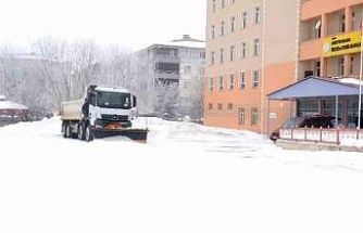 Ağrı’da okullar ikinci dönem öncesi kar temizleme çalışmalarıyla hazırlandı