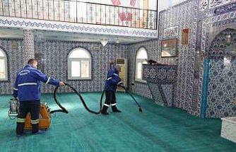 Akdeniz’de ibadethaneler periyodik olarak temizleniyor