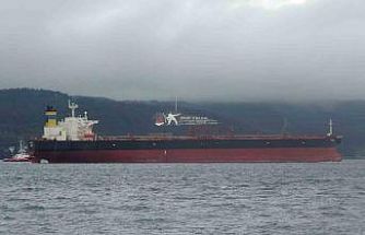 Akdeniz’de İHA ile vurulan, Bozcaada’da fırtına nedeniyle karaya oturan tanker bakım için Yalova’ya götürülüyor