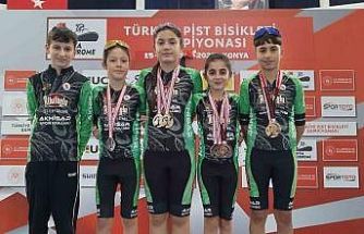 Akhisarlı bisikletçiler Konya Velodromu’nda kürsüye damga vurdu