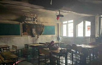 Alanya’da ilkokul sınıfının klima ünitesinde çıkan yangın korkuttu