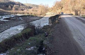 Alaplı’da istinat duvarı çöktü