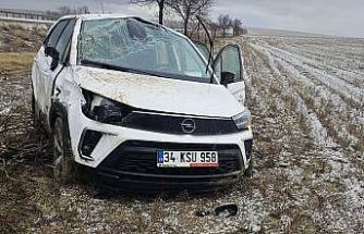 Aniden bastıran dolu ve fırtına kazalara neden oldu: 2 yaralı