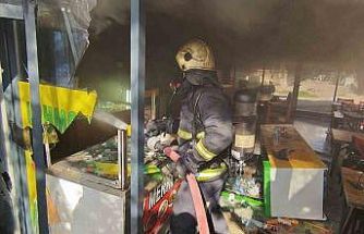 Antalya’da işyerini kendini kilitleyip yangın çıkaran pideci, camları kırıp içeriye giren itfaiye ekiplerince baygın bulundu