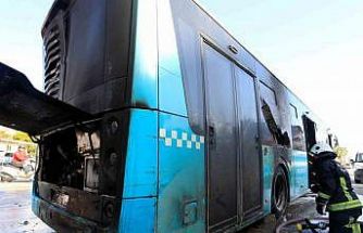 Antalya’da seyir halindeki halk otobüsü alevlere teslim oldu
