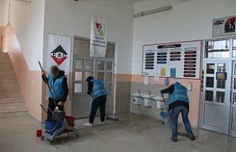 Ara tatilde okulların bakımlarını yükümlüler yapıyor