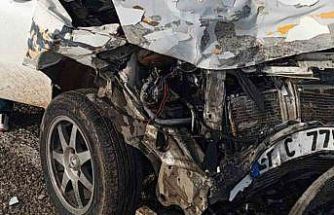 Araban’da otomobil ile kamyonet çarpıştı: 2 yaralı