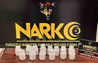 Aracın kaputuna sakladıkları uyuşturucuyla yakalandılar: 4 tutuklama