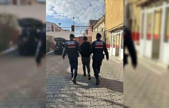 Aranan şahıslar jandarmadan kaçamadı