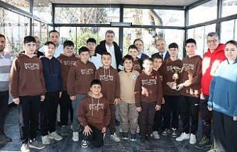 Aydın birincisi voleybol takımına moral kahvaltısı