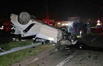 Aydınlatma direğine çarpan otomobil takla attı: 1 yaşındaki bebek öldü, anne ve baba yaralandı