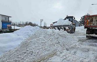 Aydıntepe’de kar küreme ve tuzlama çalışmaları sürüyor