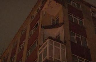 Bahçelievler’de daha önce boşaltılan binanın balkonu sağanak sonrası çöktü