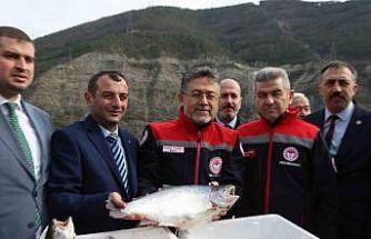 Bakan Yumaklı: "Türk somonu ihracatı 500 milyon dolara ulaştı"