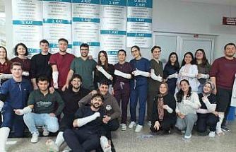 Balıkesir’ de üniversitelilerden alçılı staj hatırası