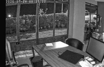 Balıkesir’de meydana gelen deprem Bursa’da işyerinin kamerasına yansıdı