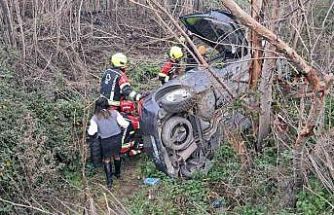 Balıkesir’de otomobil şarampole uçtu: Anne ve kızı yaralandı