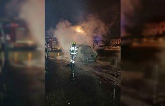 Balıkesir’de park halindeki ticari araç yandı