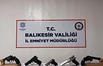 Bandırma Emniyeti’nden güvenlik raporu, 186 ruhsatsız silah ele geçirildi