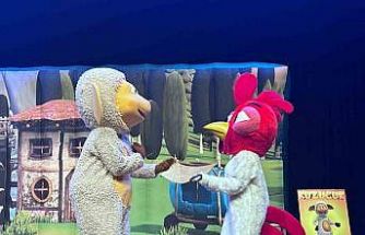 Başiskele’de yarıyıl tatilindeki çocuklar "Kuzucuk" müzikalini izledi