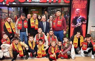 Başkan Büuyükkılıç, AVM’de esnaf ve vatandaşlarla buluştu