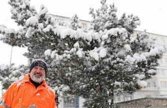 Başkan Çolakbayrakdar: "Kar yağışı ve don tehlikesine karşı 3 vardiya 24 saat çalışıyoruz"