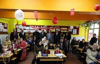 Başkan Palancıoğlu, yarıyıl tatiline çıkan öğrencilere karnelerini verdi