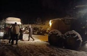 Batman’da köy yolunda mahsur kalan 10 kişi lurtarıldı