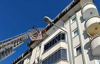 Bayburt’ta buz sarkıtları temizleniyor