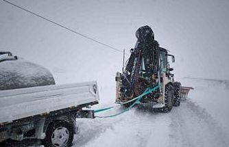 Bayburt’ta karla mücadele çalışmaları aralıksız sürüyor