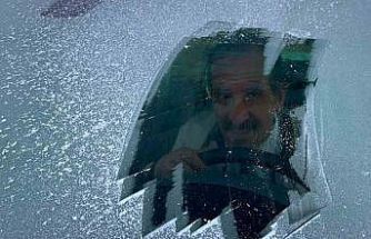 Bayburt’ta uzmanından tavsiye: Buzlanan camı zarar vermeden nasıl çözeriz!