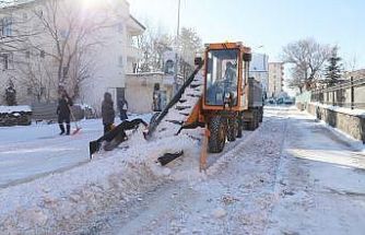 Belediye Ekipleri’nden hummalı kar temizliği çalışması