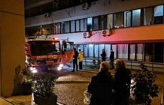 Beyoğlu’nda otelde çıkan yangında mahsur kalan 3 kişi ve bir köpek kurtarıldı