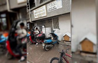 Binadan dökülen parçalar aşağıdaki motosikletlere zarar verdi