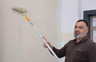 Bir babanın vefası: Şehit oğlunun adını taşıyan okulu kendi elleriyle yeniliyor