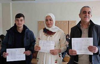 Bir okul, üç nesil, tek karne günü