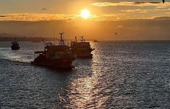 Boğaz’da fırtına sonrası balıkçılar yeniden denize açıldı